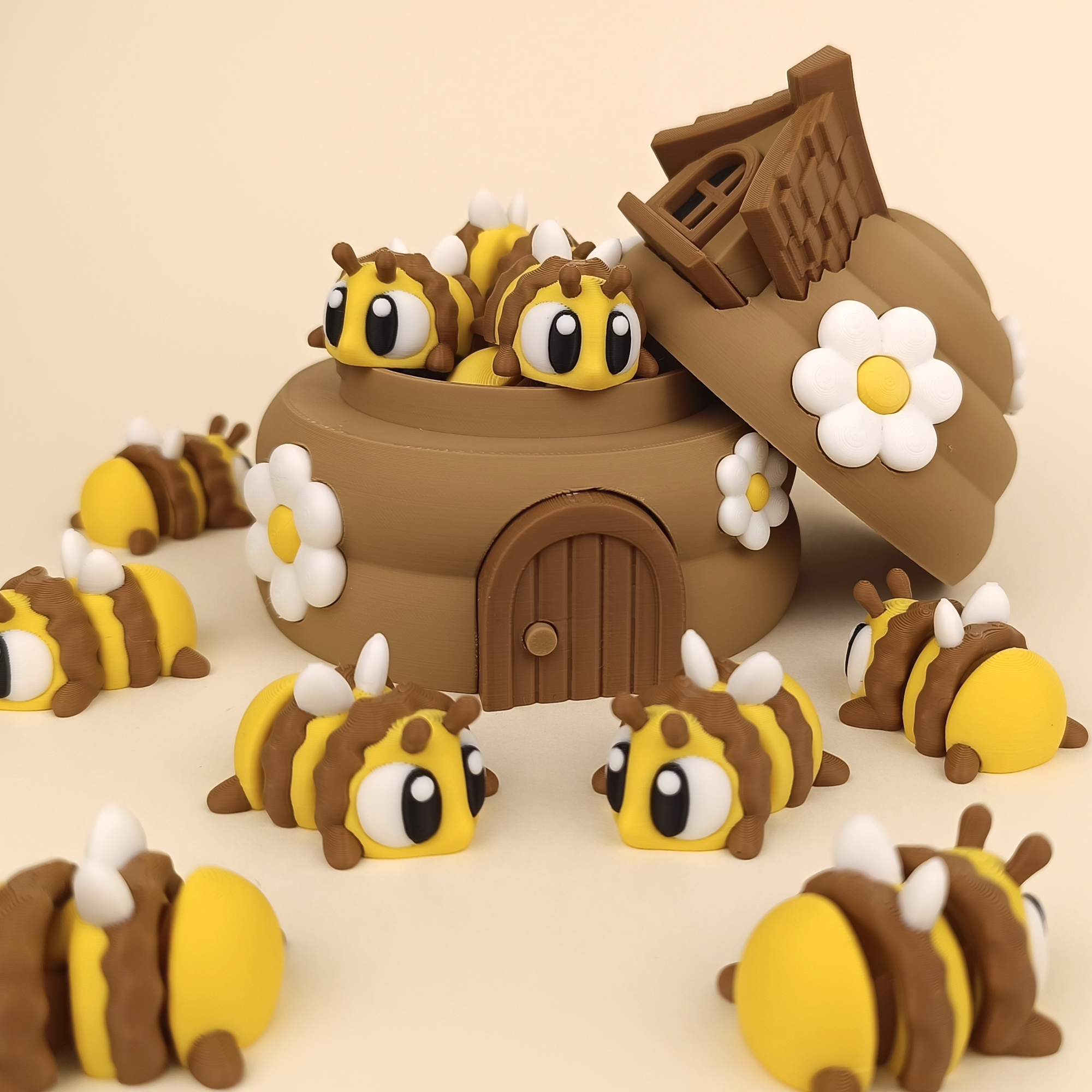 3D Printed Flexi Honey Bee | Articulated Fidget Toy | Cute Desk Buddy | Keychain | Beehive Set | Keyring Gift for Bee Lovers