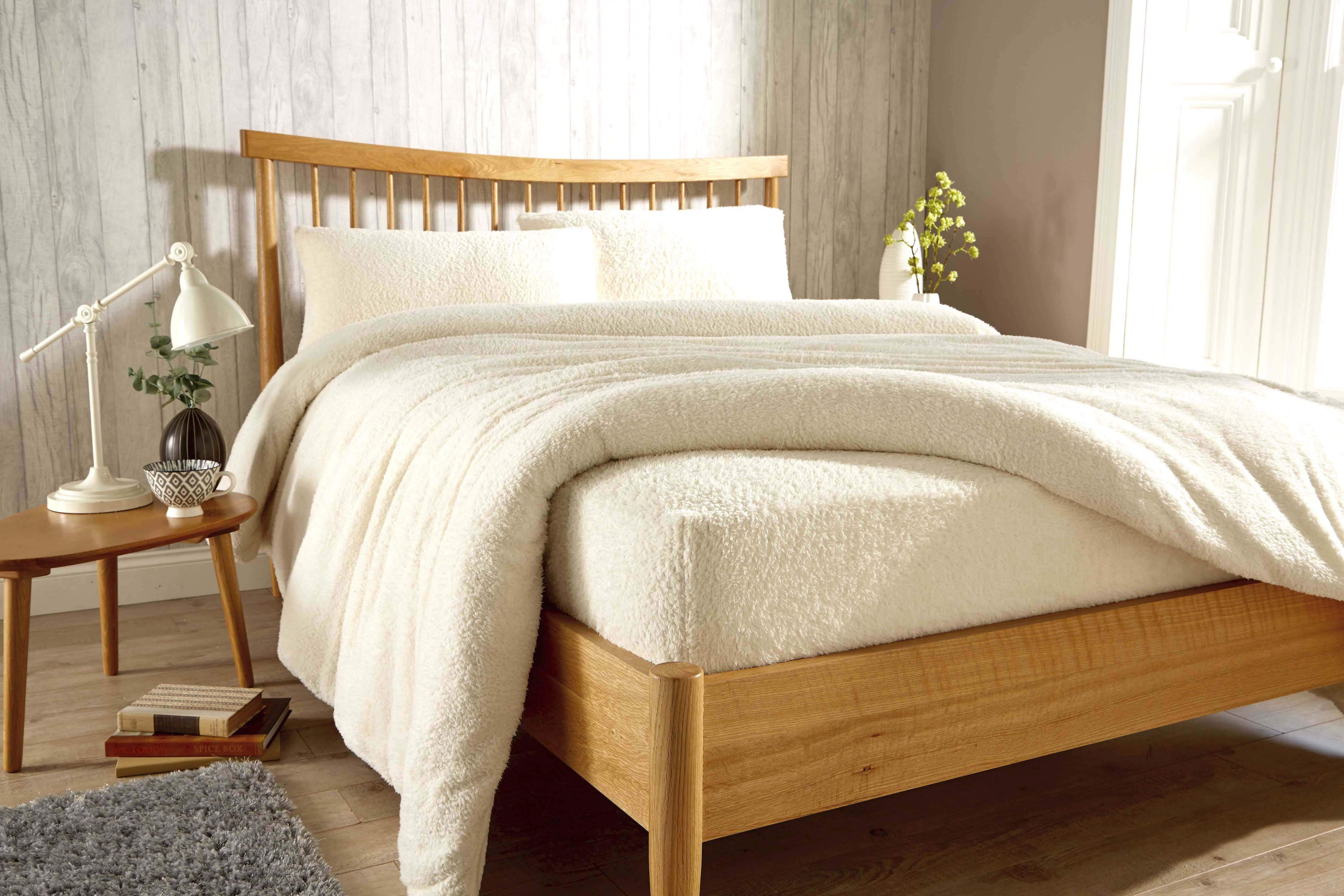 Teddy Fleece Extra Deep Fitted Sheet Plush Super Soft Warm Bedding for Winter Snug Fit Elastic Edges Multiple Sizes Stylish Colours Fluffy Bedding by OLIVIA ROCCO