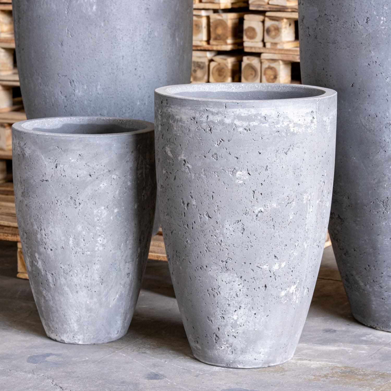 Vessara | Onyx Dusk – 62cm Extra Large Concrete Vase Planter – 32L Tall Plant Pot